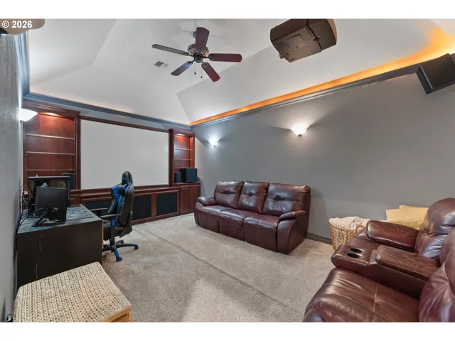 $590,000 | 2402 Northwest Canterbury Drive, Roseburg, OR 97471