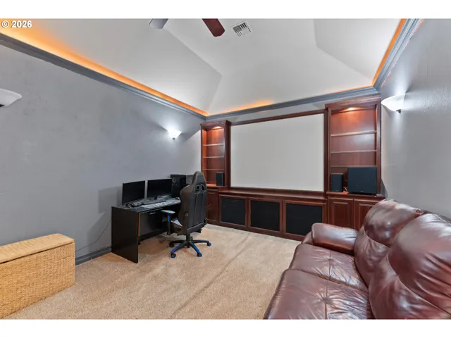 $590,000 | 2402 Northwest Canterbury Drive, Roseburg, OR 97471