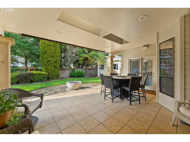 $590,000 | 2402 Northwest Canterbury Drive, Roseburg, OR 97471