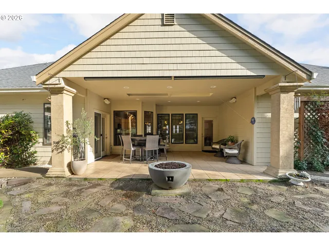 $590,000 | 2402 Northwest Canterbury Drive, Roseburg, OR 97471