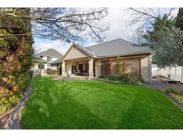 $590,000 | 2402 Northwest Canterbury Drive, Roseburg, OR 97471