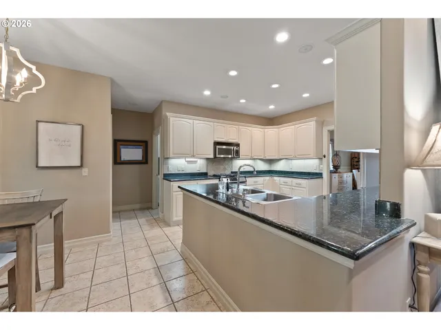 $590,000 | 2402 Northwest Canterbury Drive, Roseburg, OR 97471