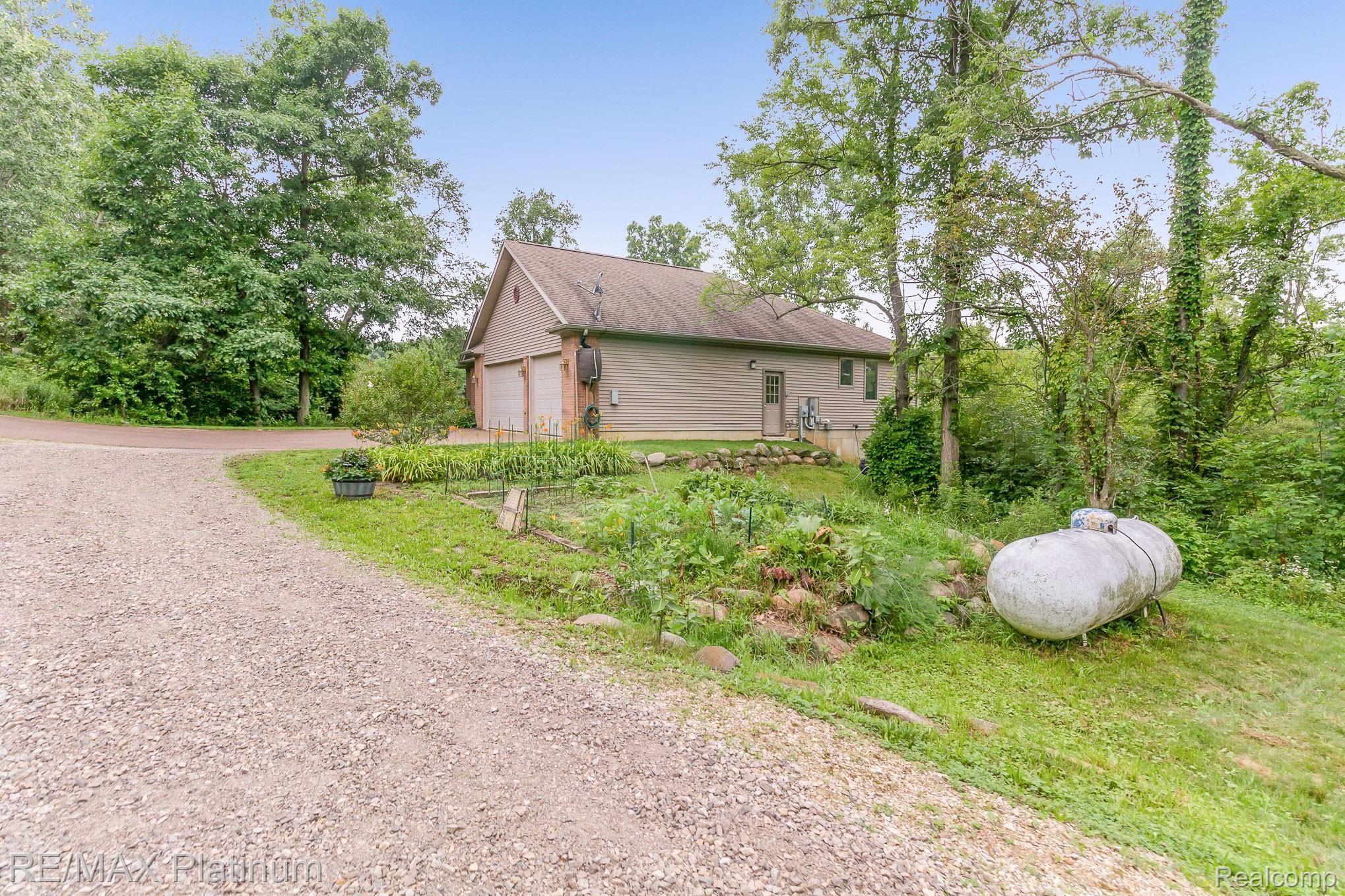 3625 Charles Huff Road Howell, MI 48855 - Photo 25 of 27 IMG_4043.jpg