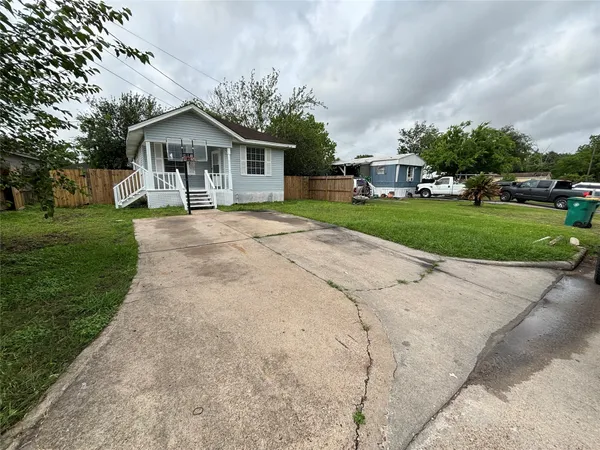 $220,000 | 2508 West Holly Avenue, Pasadena, TX 77502