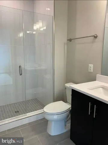 a view of empty room with a ceiling fan