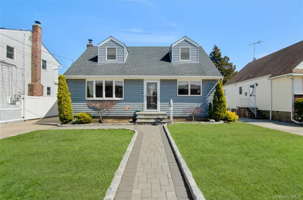 $825,000 | 130 Lesoir Avenue, Floral Park, NY 11001