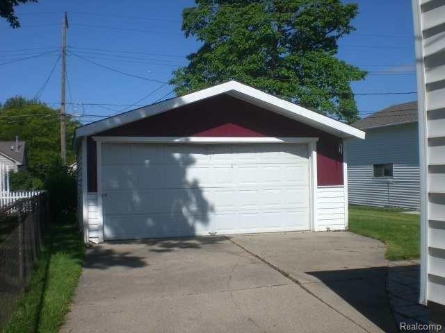 29781 Kelly Road Roseville, MI 48066 - Photo 6 of 7 ke6