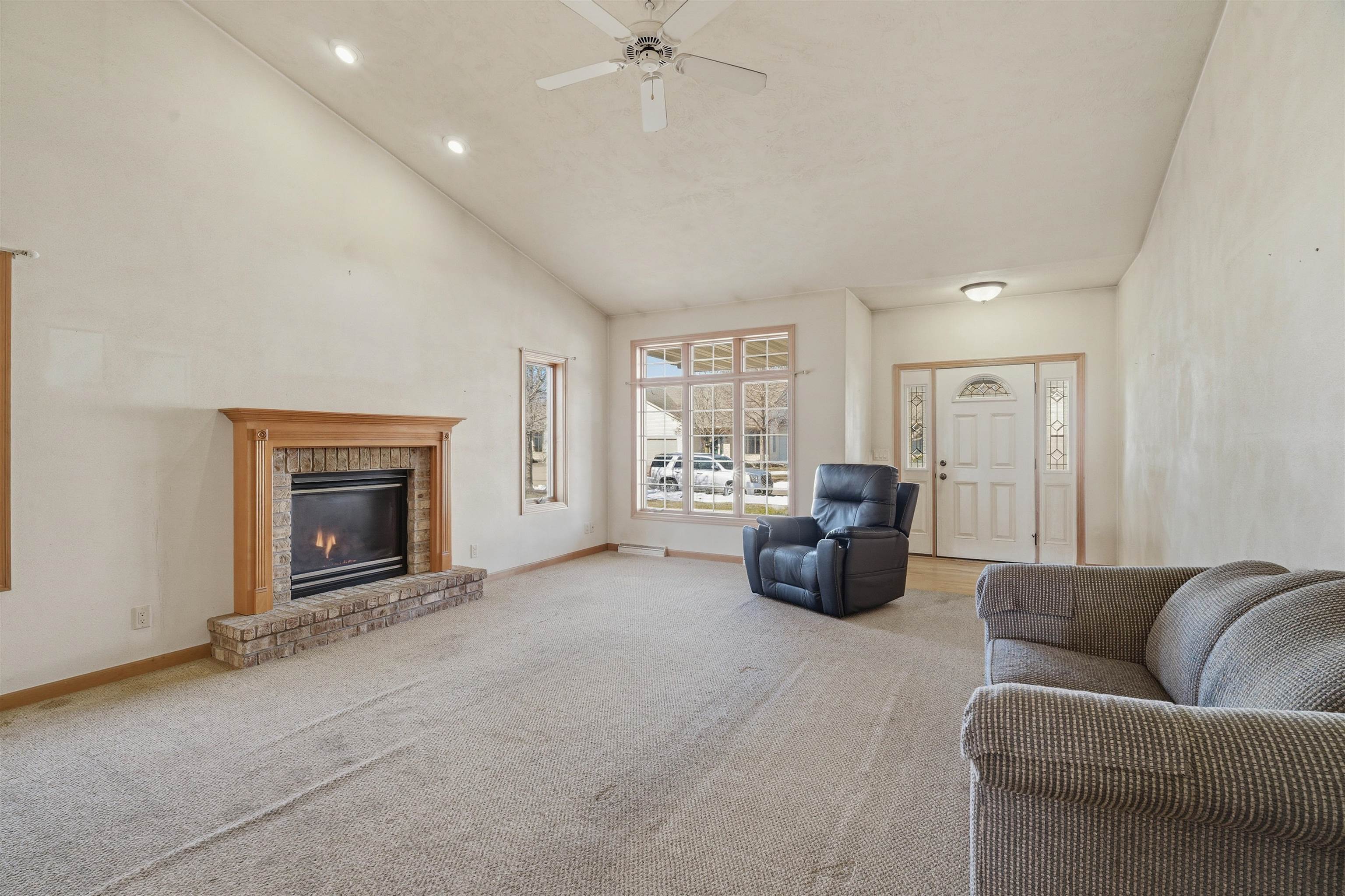 4724 North Fallview Lane Appleton, WI 54913 - Photo 2 of 24