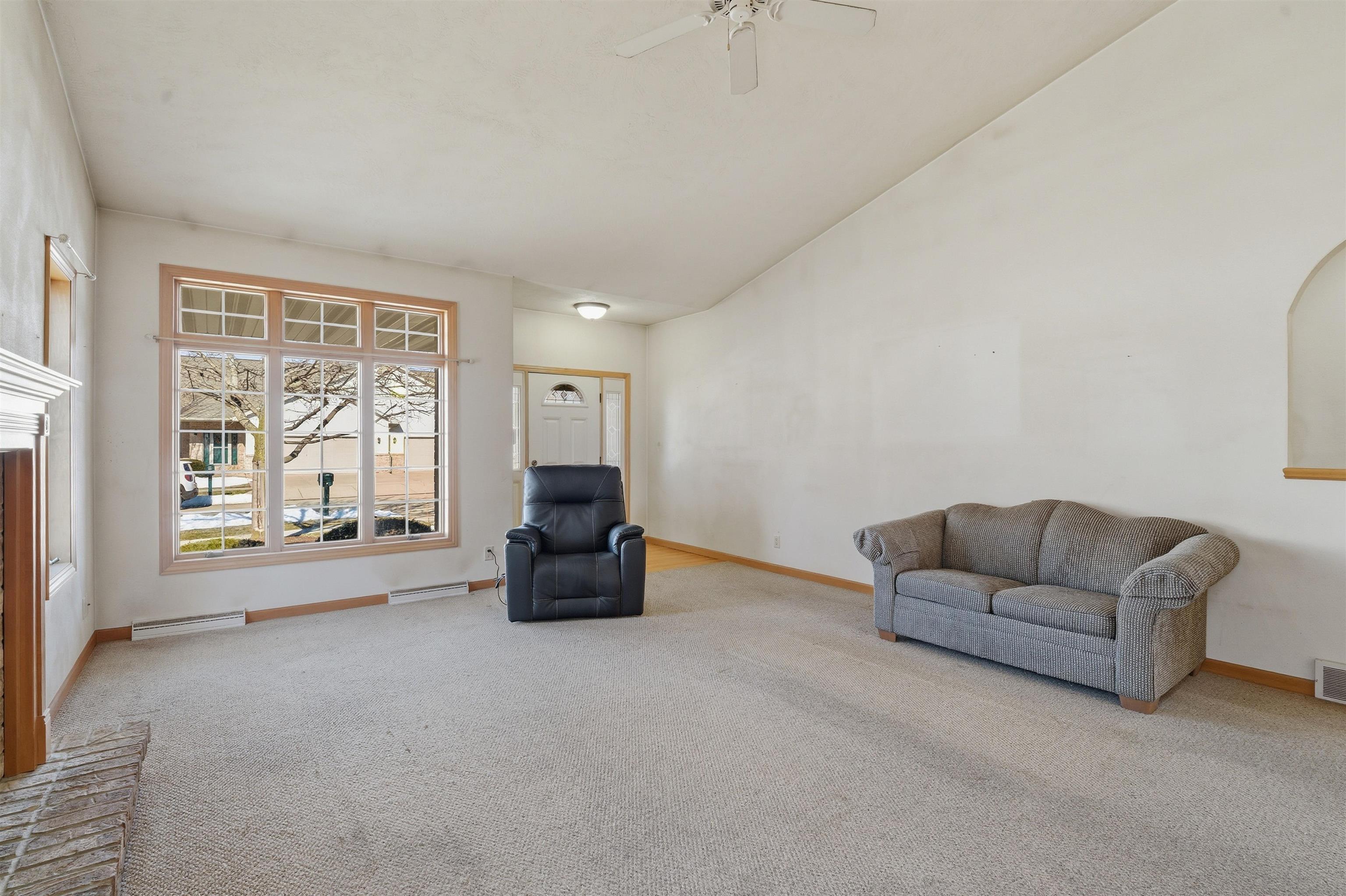 4724 North Fallview Lane Appleton, WI 54913 - Photo 3 of 24