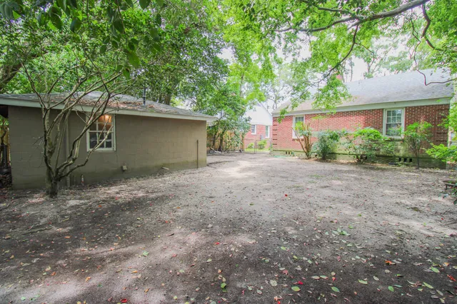 $2,275 | 679 Savannah Highway, Charleston, SC 29407