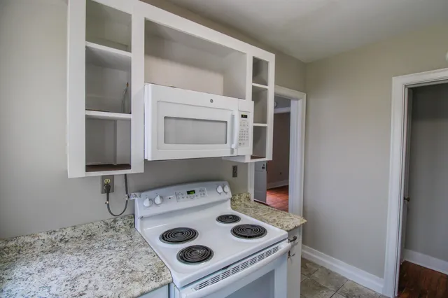 $2,275 | 679 Savannah Highway, Charleston, SC 29407