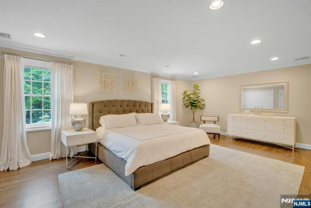 48 Hopper Farm Road Upper Saddle River, NJ 07458 - Photo 25 of 43 a bedroom with a large bed and a window