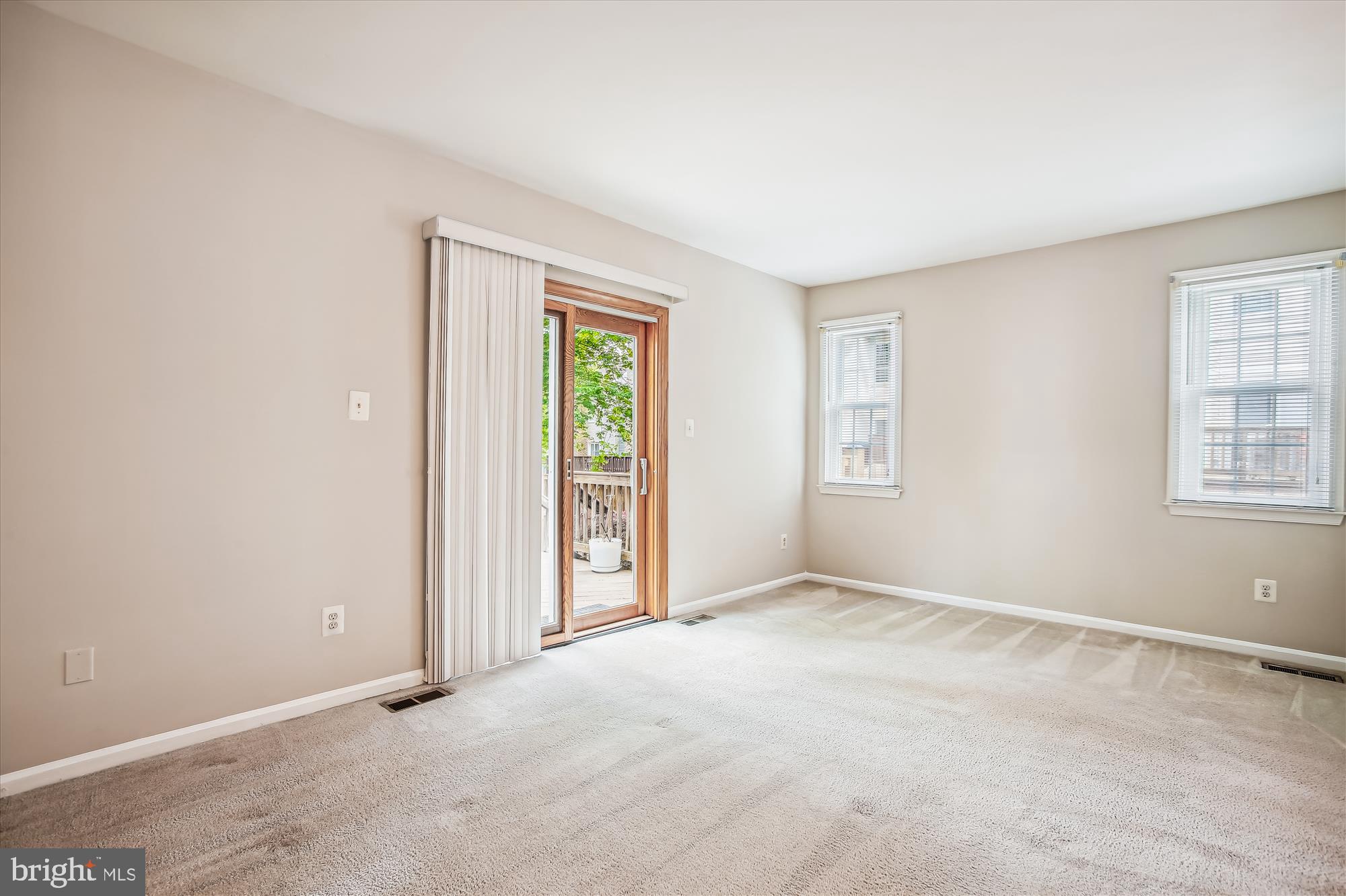 8493 Springfield Oaks Drive Springfield, VA 22153 - Photo 22 of 36 Living Room