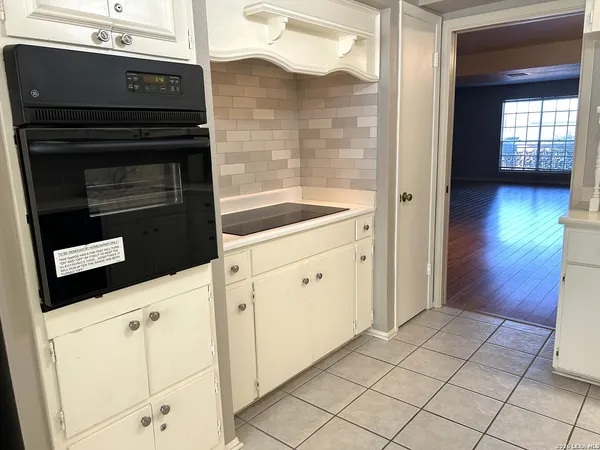 $1,795 | 7500 Callaghan, Unit 350, San Antonio, TX 78229