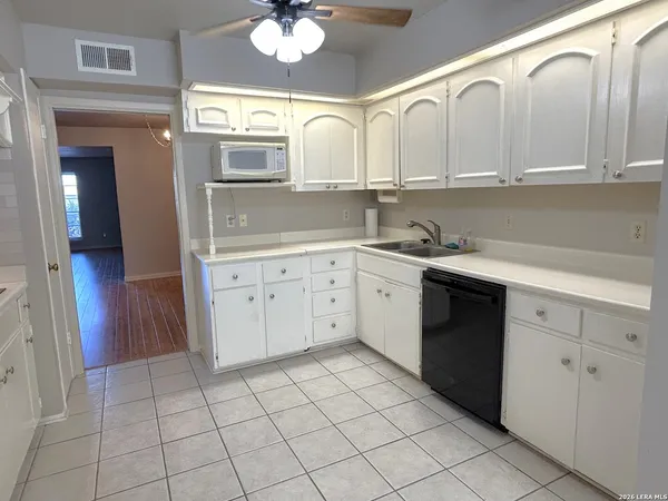 $1,795 | 7500 Callaghan, Unit 350, San Antonio, TX 78229