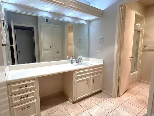 $1,795 | 7500 Callaghan, Unit 350, San Antonio, TX 78229