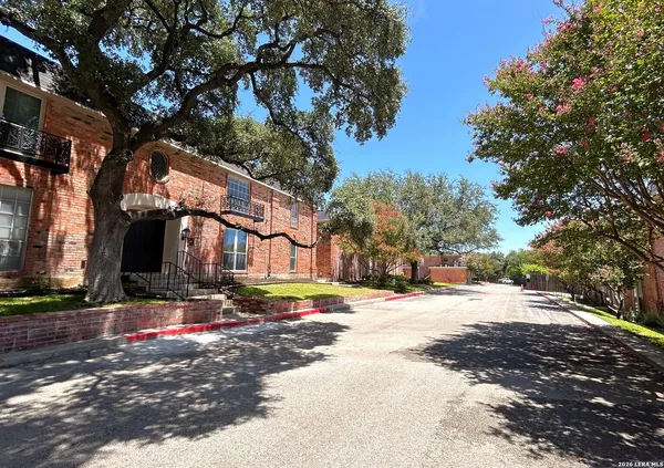 $1,795 | 7500 Callaghan, Unit 350, San Antonio, TX 78229