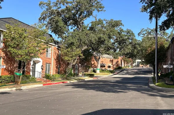 $1,795 | 7500 Callaghan, Unit 350, San Antonio, TX 78229