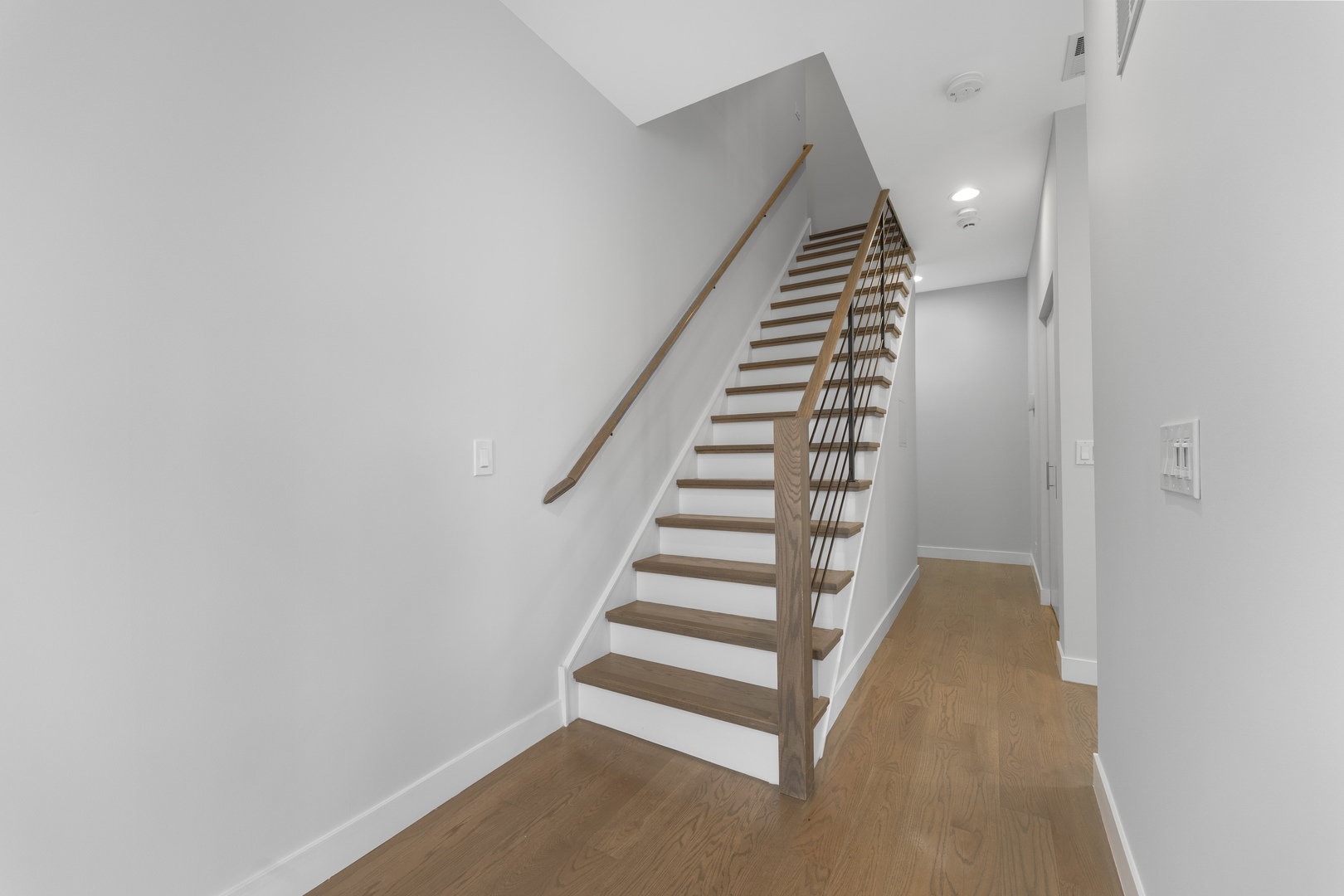 1555 North Talman Avenue, Unit 3F Chicago, IL 60622 - Photo 17 of 37 a view of entryway