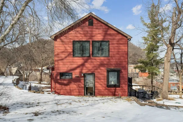 $237,500 | 201 Point Anne Lane, McGregor, IA 52157