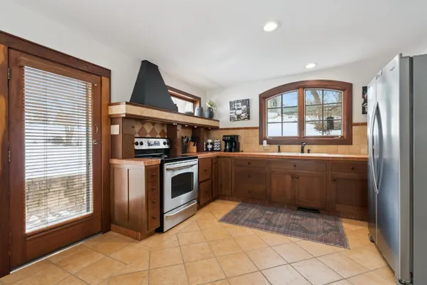 $237,500 | 201 Point Anne Lane, McGregor, IA 52157