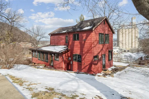 $237,500 | 201 Point Anne Lane, McGregor, IA 52157