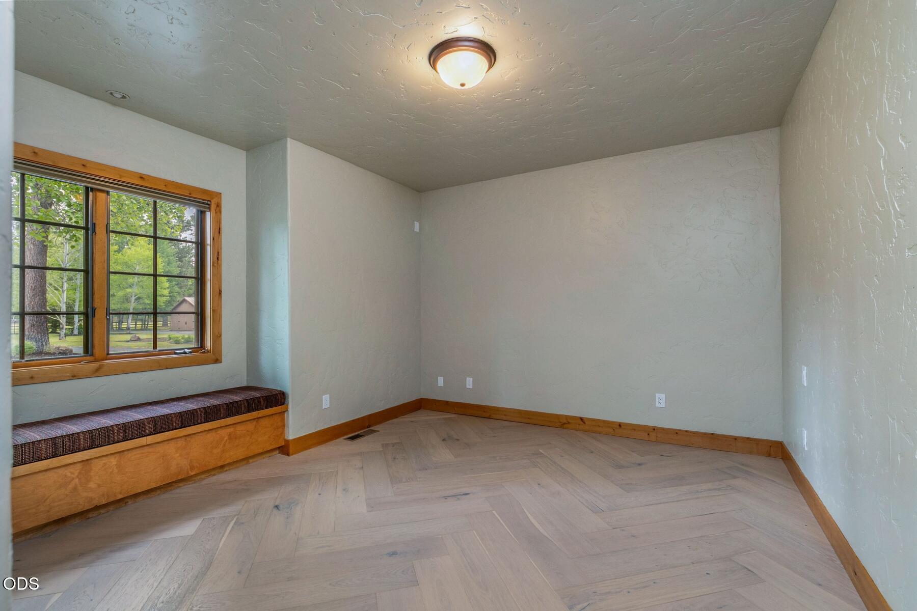 55383 Huntington Road Bend, OR 97707 - Photo 19 of 47