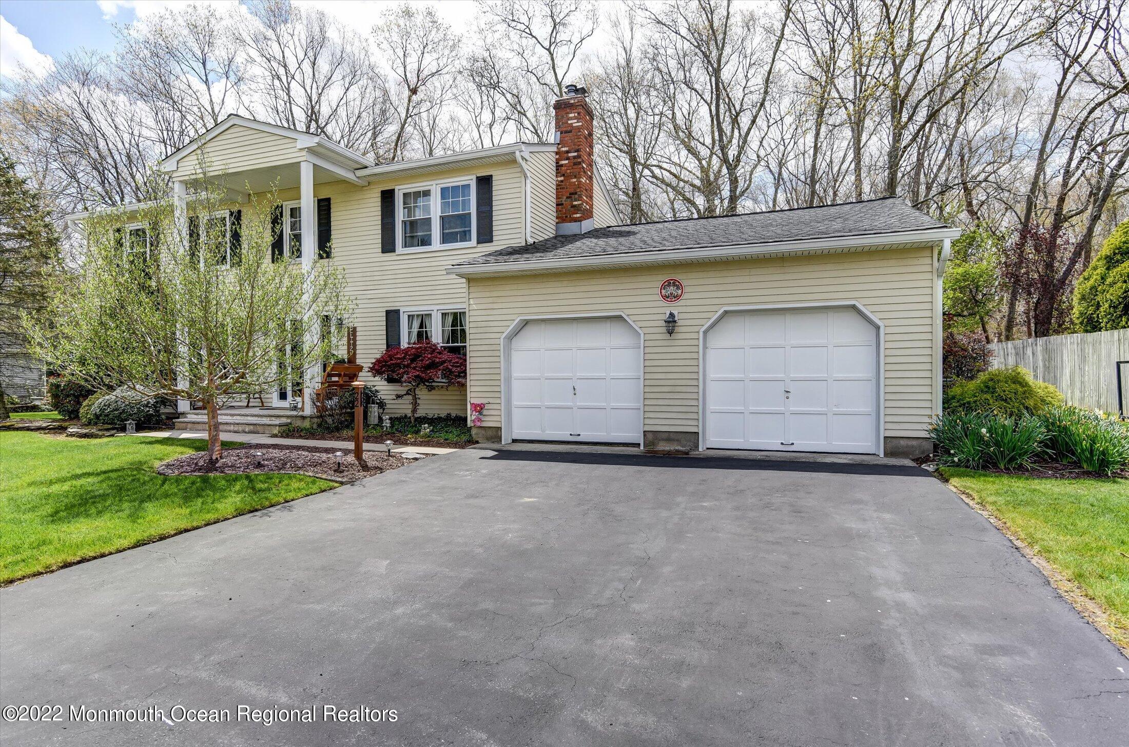 22 Cherry Tree Circle Howell, NJ 07731 - Photo 3 of 32 03-MCB_7180_1_2