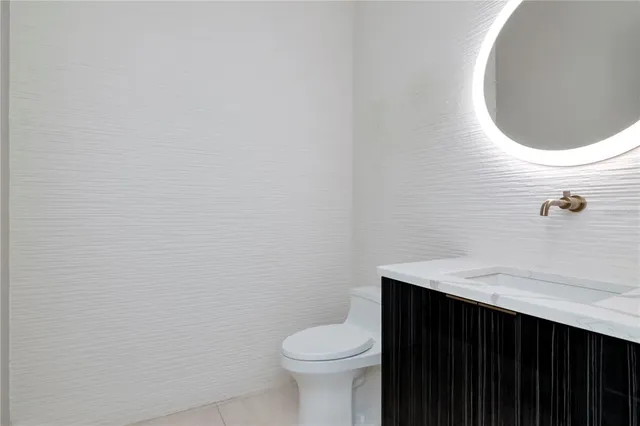 a bathroom with a bathtub and toilet