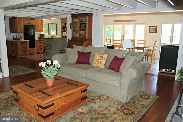 27400 Chloras Point Road Trappe, MD 21673 - Photo 9 of 25 Family Room