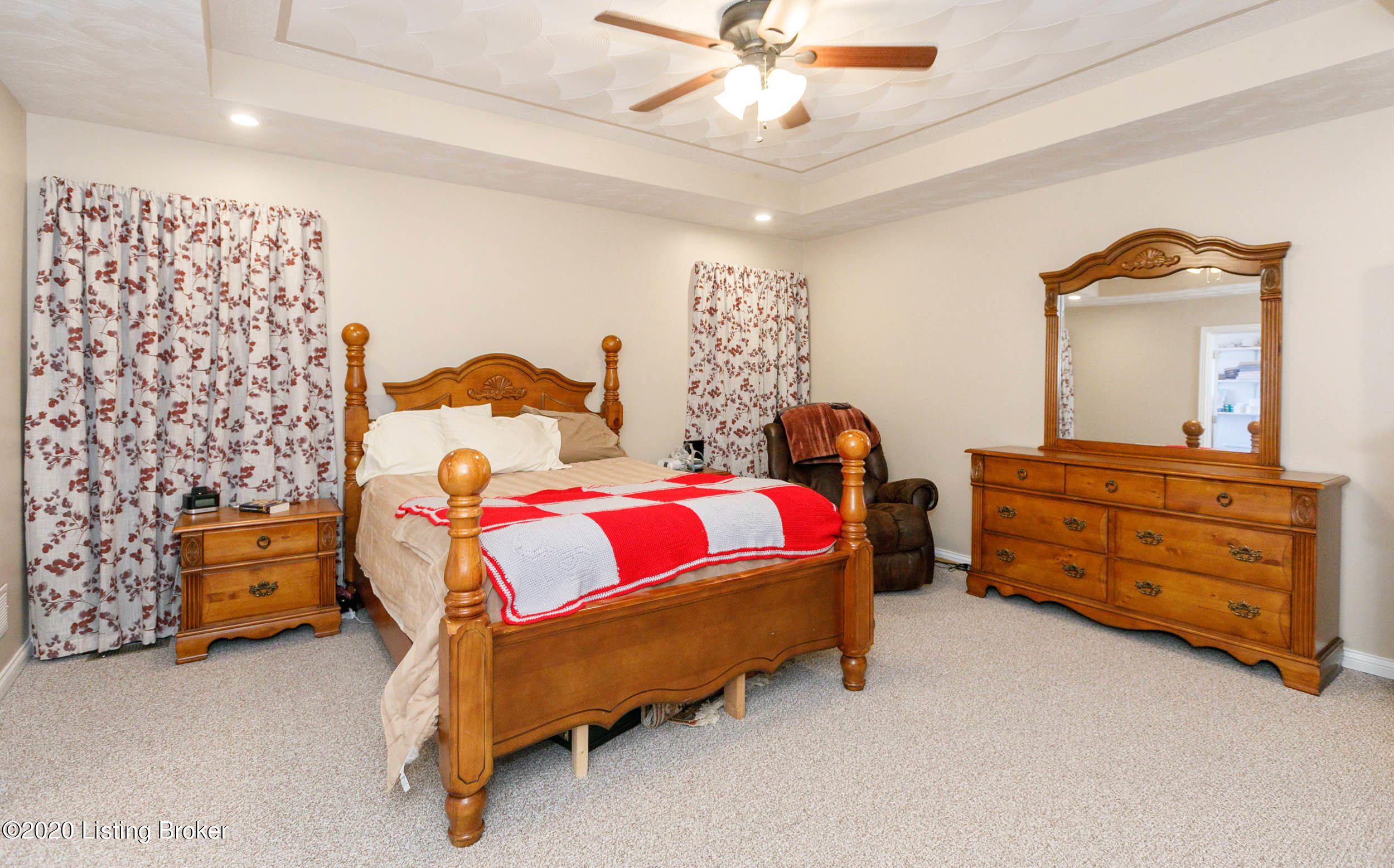 862 Rams Run Shepherdsville, KY 40165 - Photo 11 of 35 Primary bedroom with trey ceiling