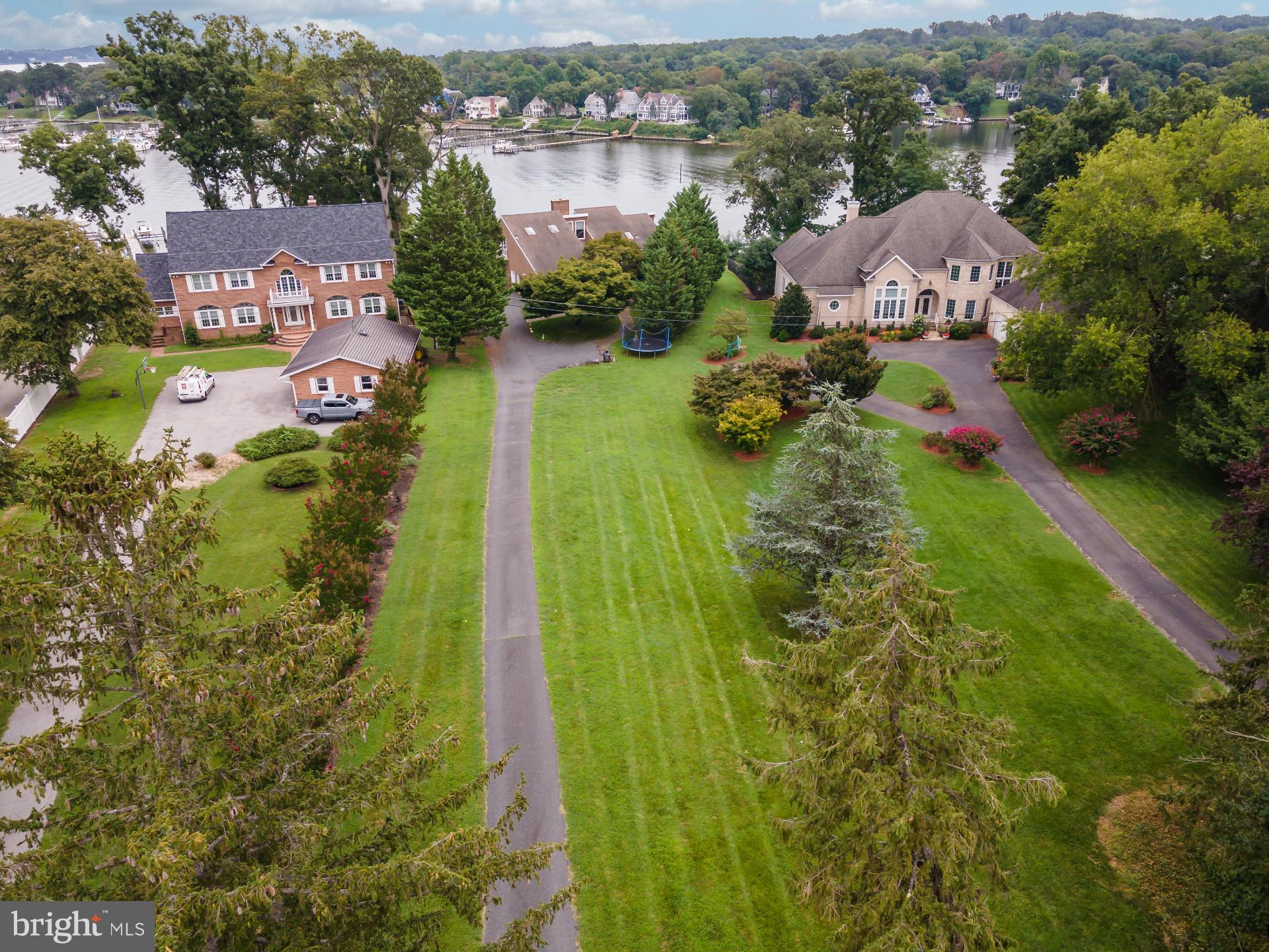 517 Broadwater Road Arnold, MD 21012 - Photo 19 of 23 Large level front yard