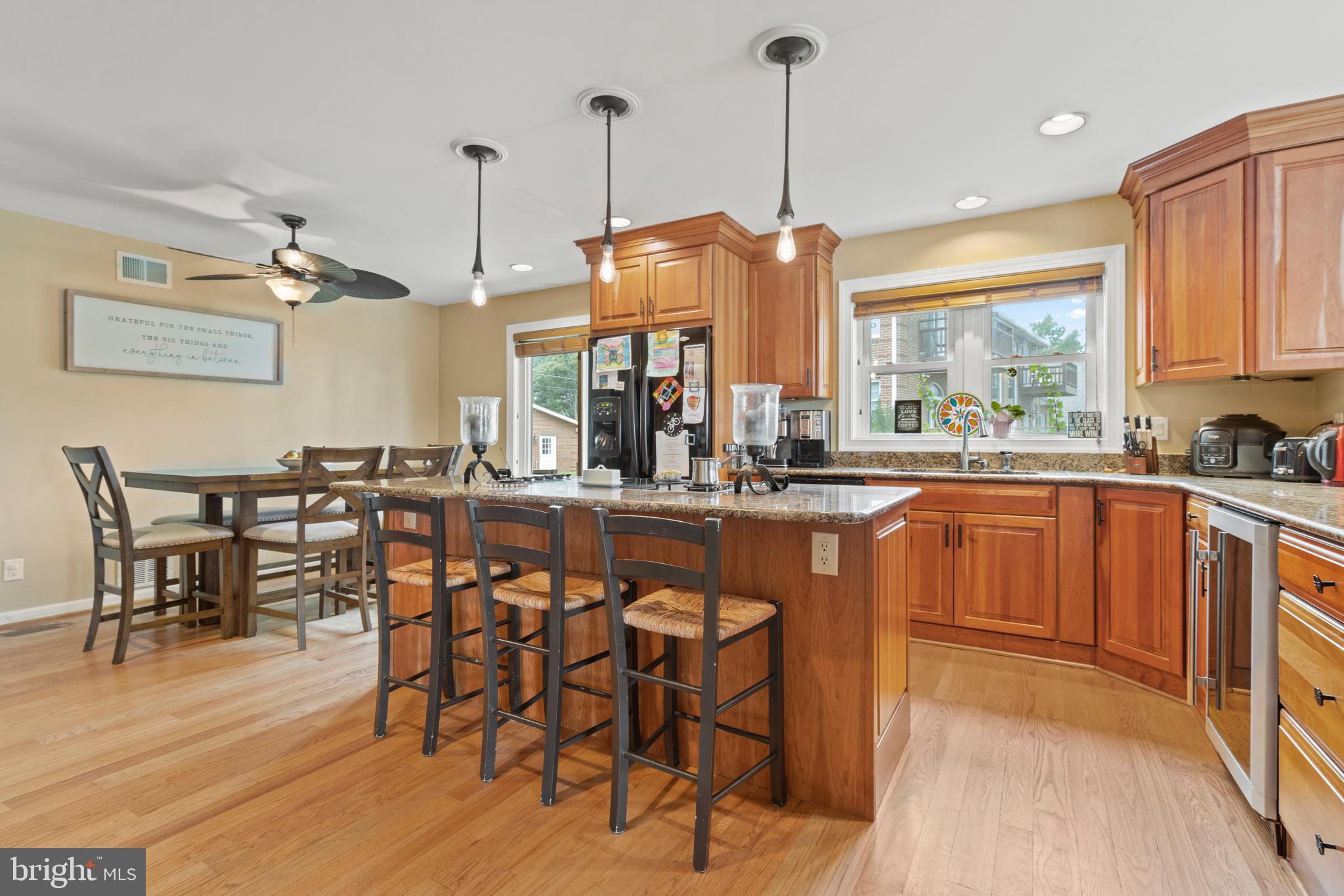 517 Broadwater Road Arnold, MD 21012 - Photo 9 of 23 Kitchen with eat-in area