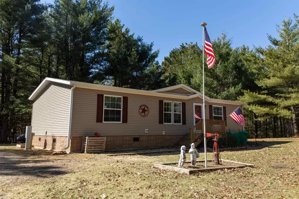 $300,000 | W8179 Eagle Drive, Oxford, WI 53952