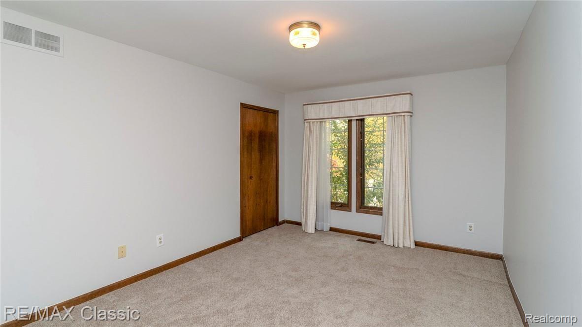688 Sunlight Drive Rochester, MI 48309 - Photo 42 of 63 046_16.jpg