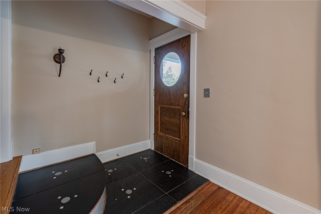1628 Rydalmount Road Cleveland Heights, OH 44118 - Photo 4 of 33