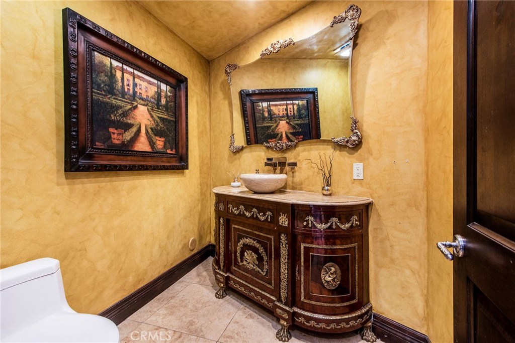 1441 Robmar Drive Beverly Hills, CA 90210 - Photo 22 of 42 a bathroom with a sink and a mirror