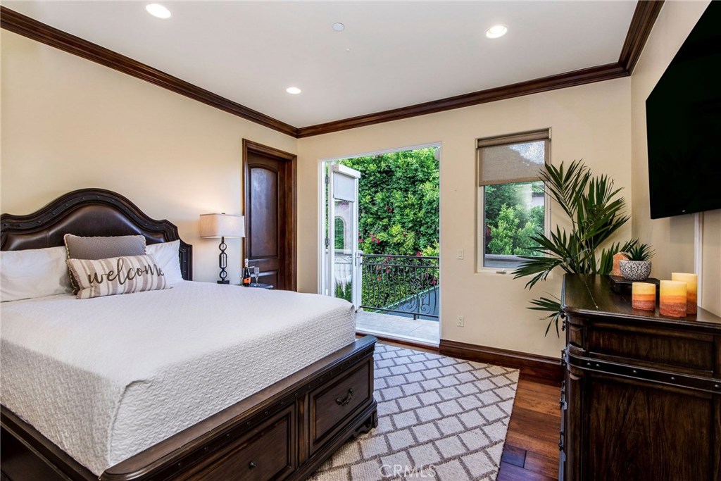 1441 Robmar Drive Beverly Hills, CA 90210 - Photo 31 of 42 a bedroom with a bed and a potted plant