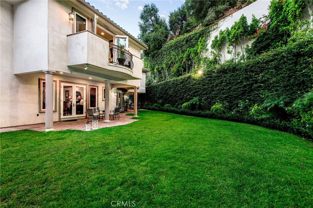 1441 Robmar Drive Beverly Hills, CA 90210 - Photo 38 of 42 a view of a building with a yard