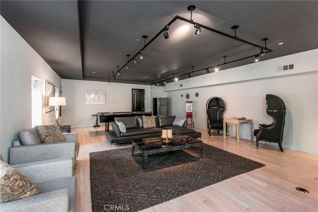 1441 Robmar Drive Beverly Hills, CA 90210 - Photo 10 of 42 a living room with furniture and wooden floor