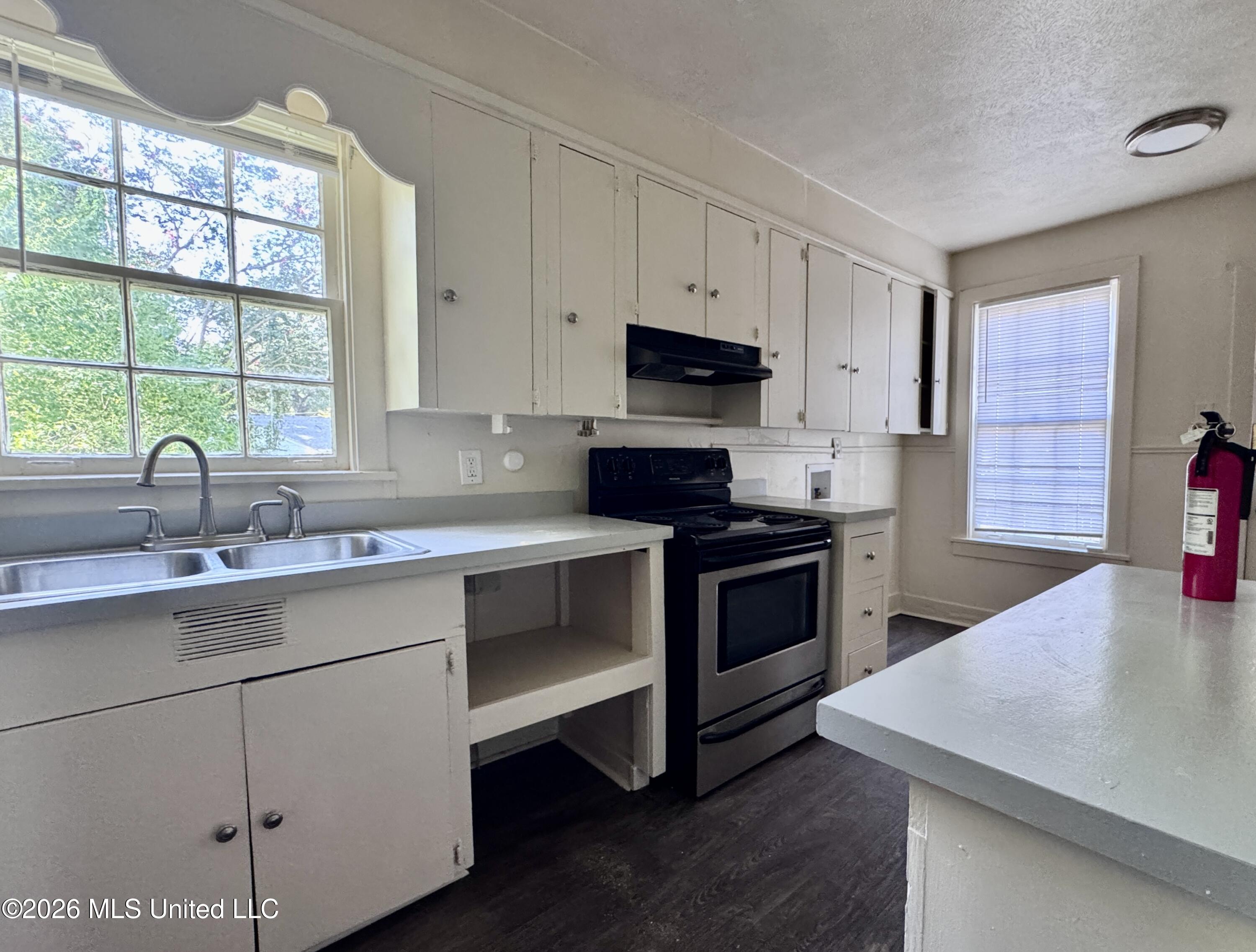 528 Woodbury Road Jackson, MS 39206 - Photo 6 of 13 IMG_2754