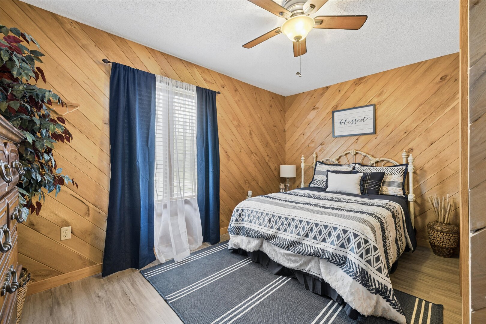 14839 Vans Road Fulton, IL 61252 - Photo 25 of 70 a bedroom with a bed and a window