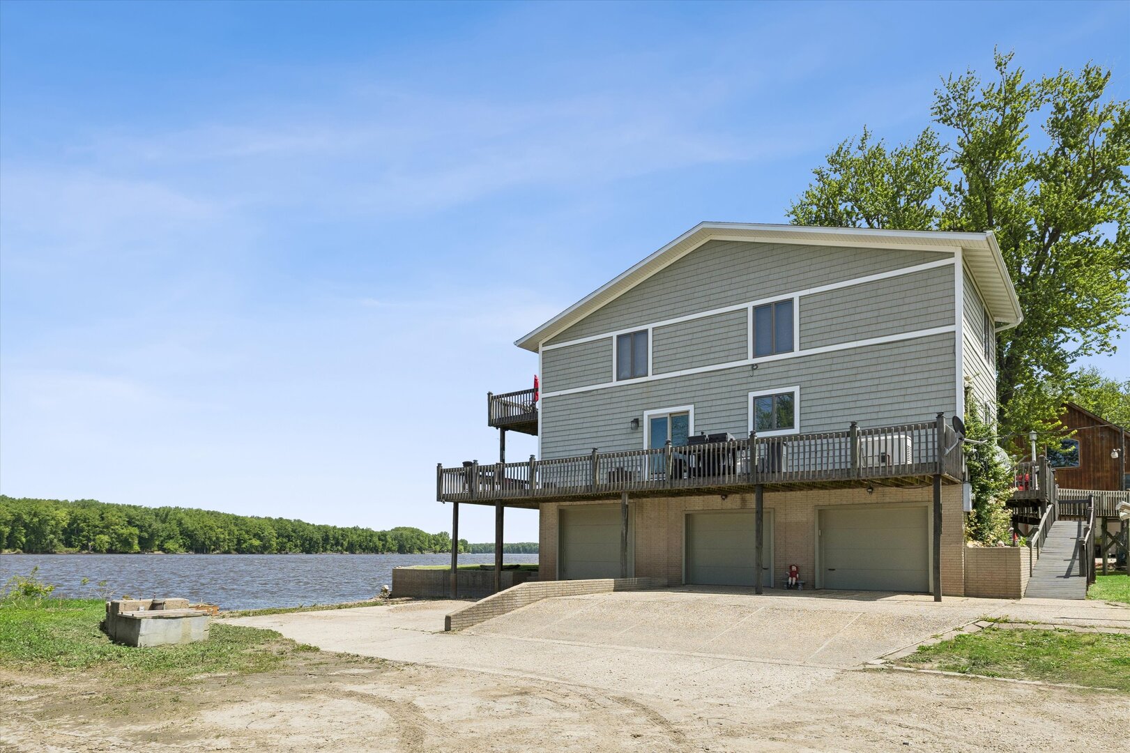 14839 Vans Road Fulton, IL 61252 - Photo 4 of 70 a front view of a house with a yard
