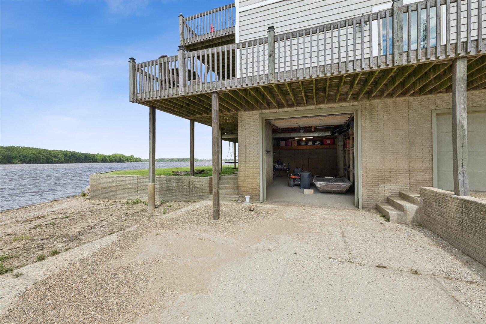 14839 Vans Road Fulton, IL 61252 - Photo 45 of 70 a view of an indoor basketball court