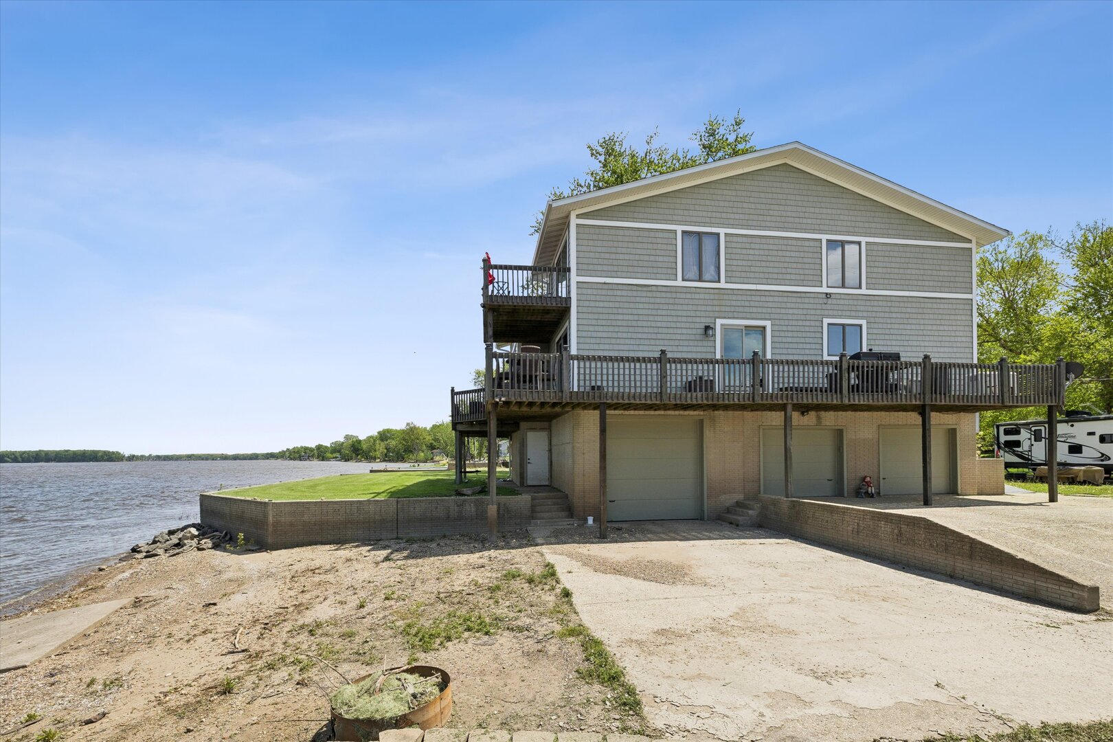14839 Vans Road Fulton, IL 61252 - Photo 49 of 70 a front view of a house with a yard