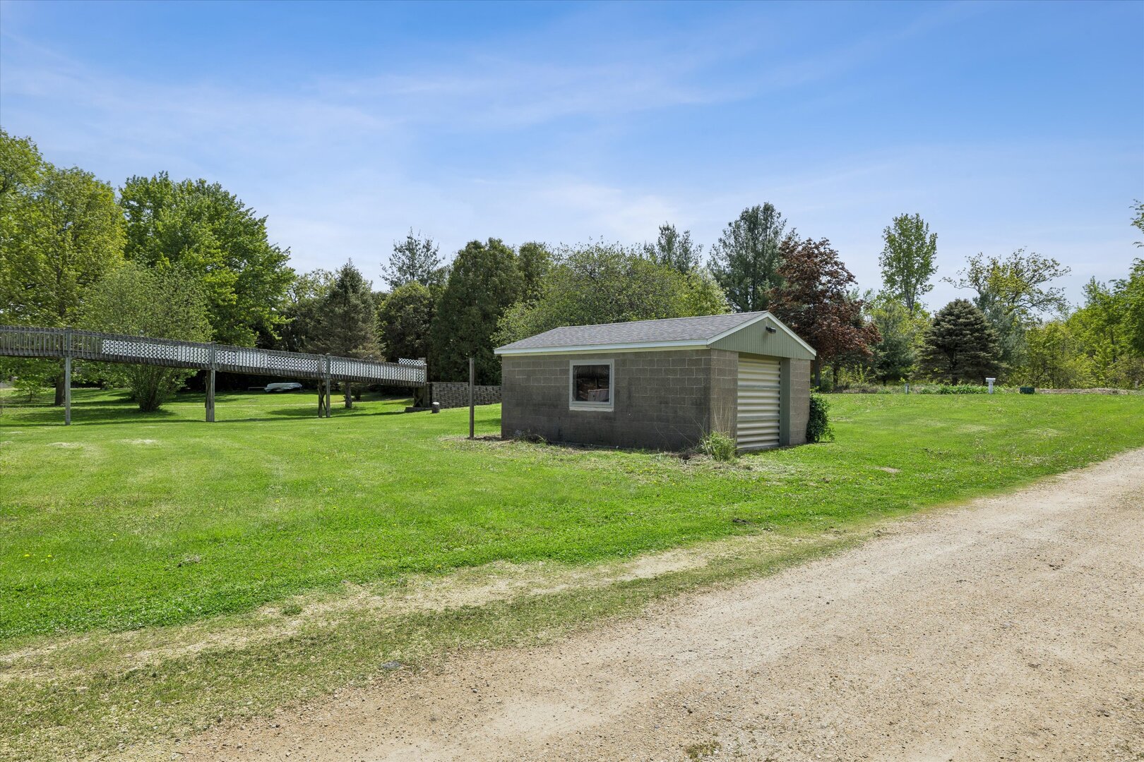 14839 Vans Road Fulton, IL 61252 - Photo 60 of 70 a front view of a house with garden