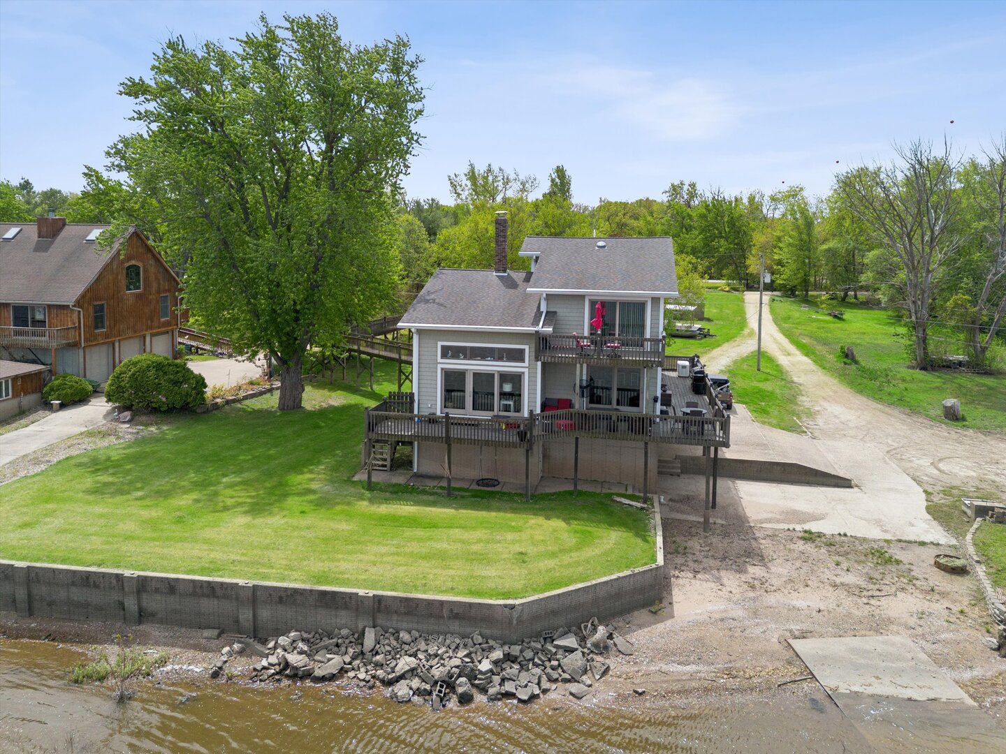 14839 Vans Road Fulton, IL 61252 - Photo 6 of 70 a view of a house with swimming pool and a yard