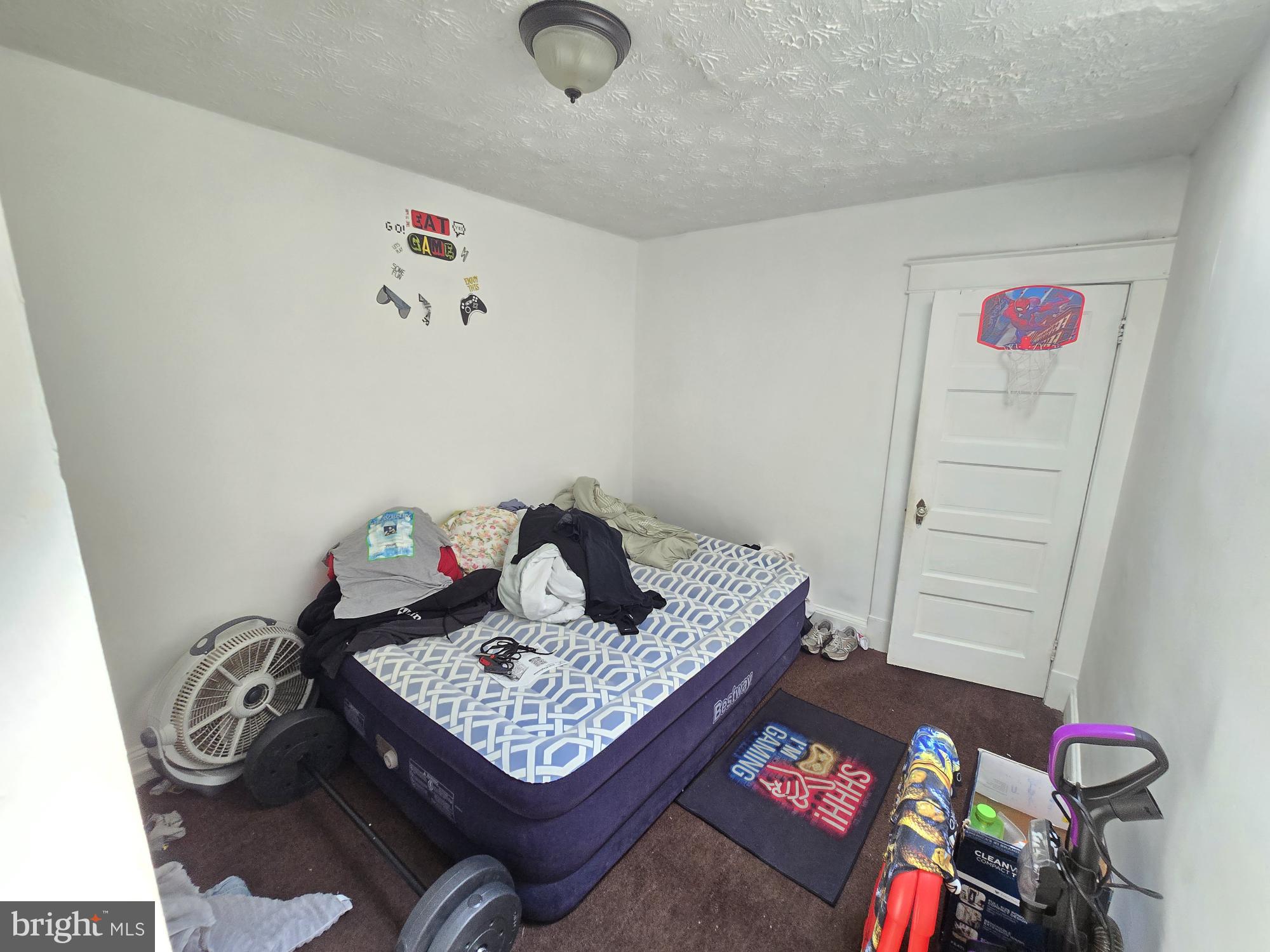 2809 Washington Boulevard Baltimore, MD 21230 - Photo 10 of 21 a living room with furniture