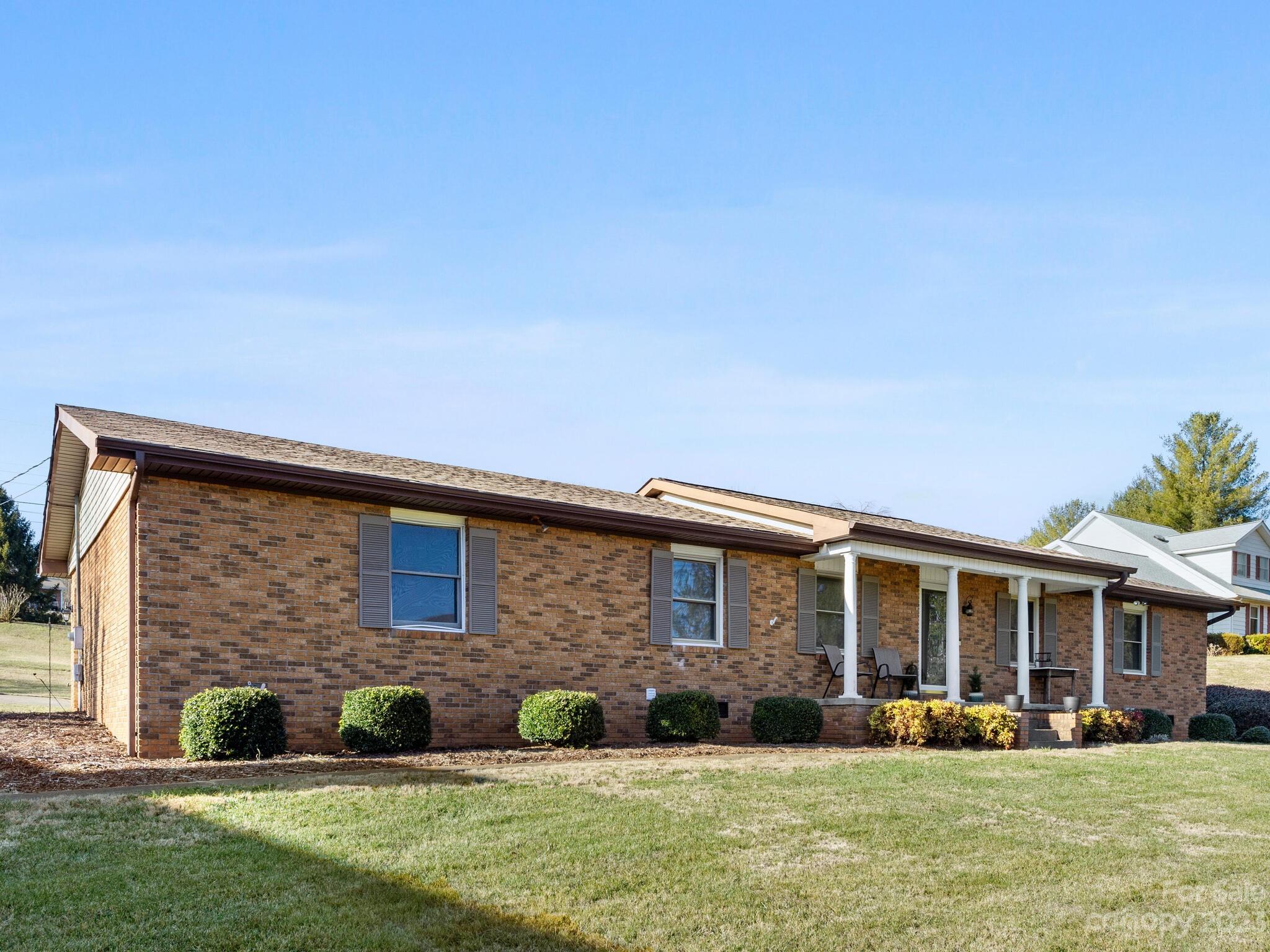 438 Case Cove Road Candler, NC 28715 - Photo 27 of 32 Gallery Image 27