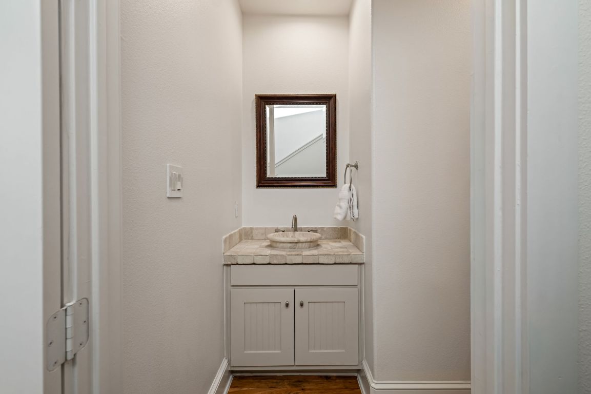 1231 Parkway, Unit 2 Austin, TX 78703 - Photo 17 of 40 Half bath on main living level
